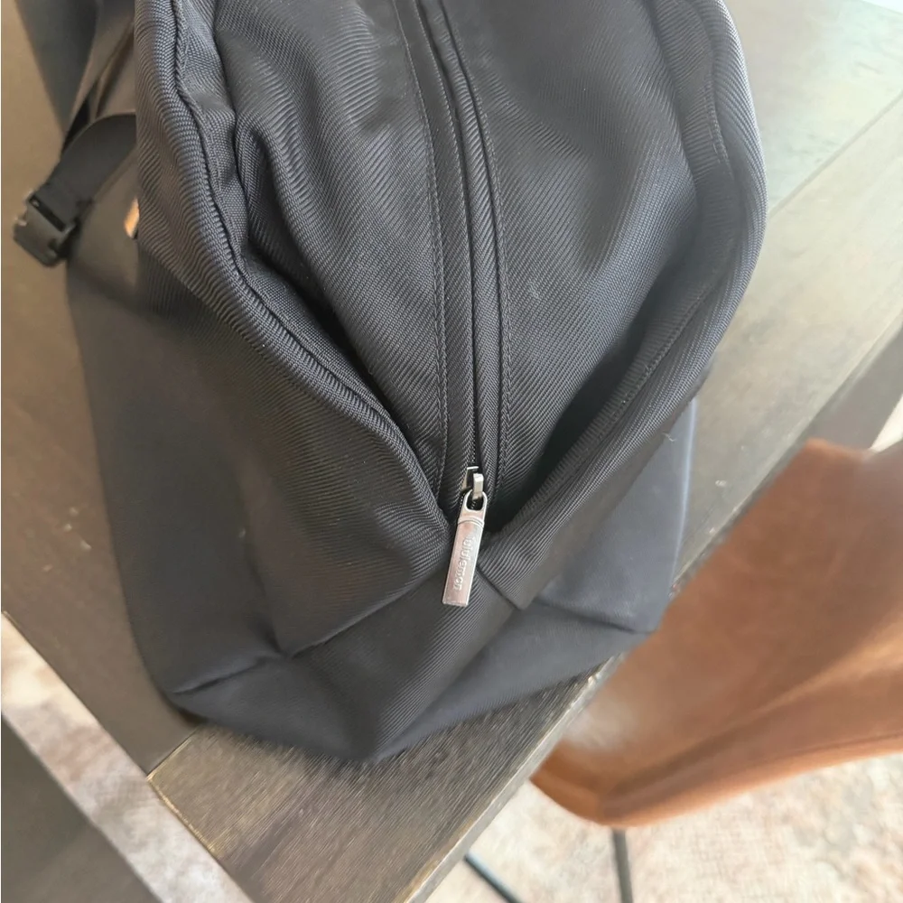 Lululemon Athletica Black city essentials Duffel Bag and water bottle